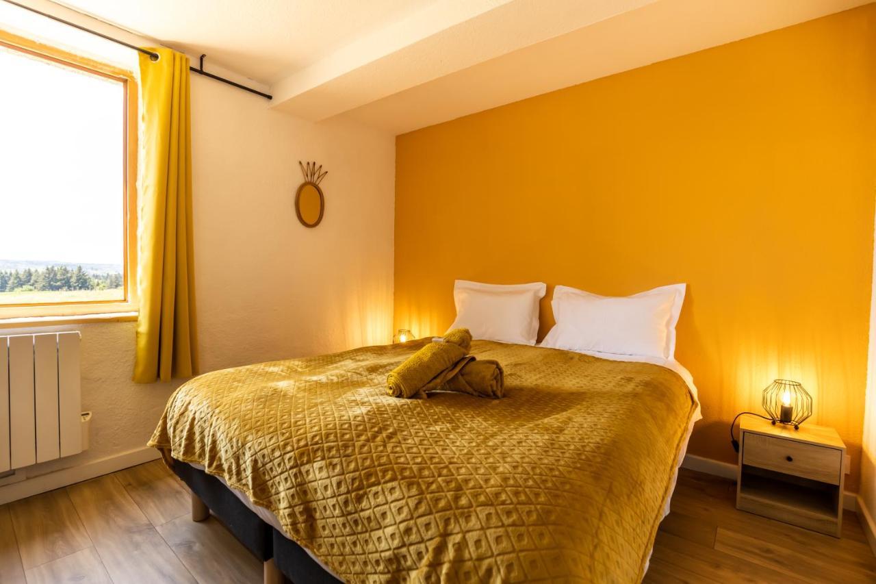 Bed and Breakfast Domaine Du Coq En Pat Augerolles Экстерьер фото